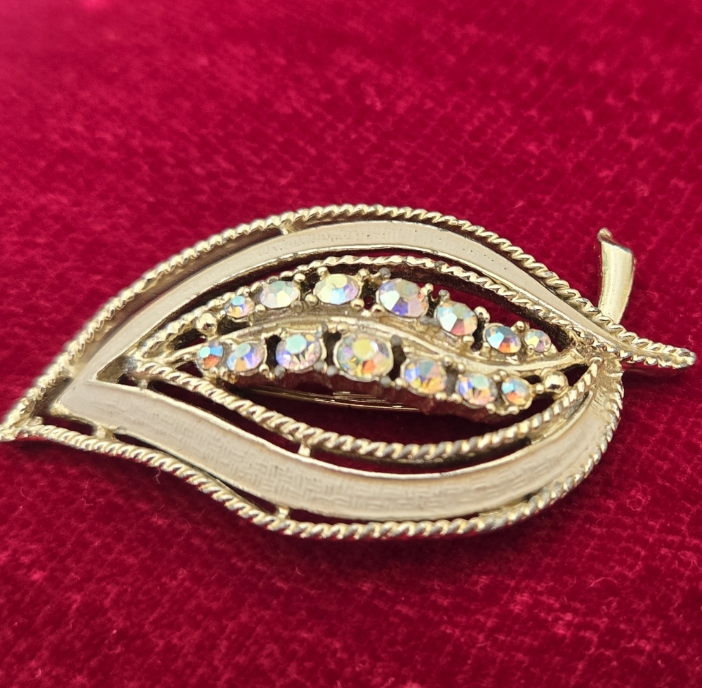 Elegant Silver Aurora Borealis Leaf Brooch with Iridescent Accents